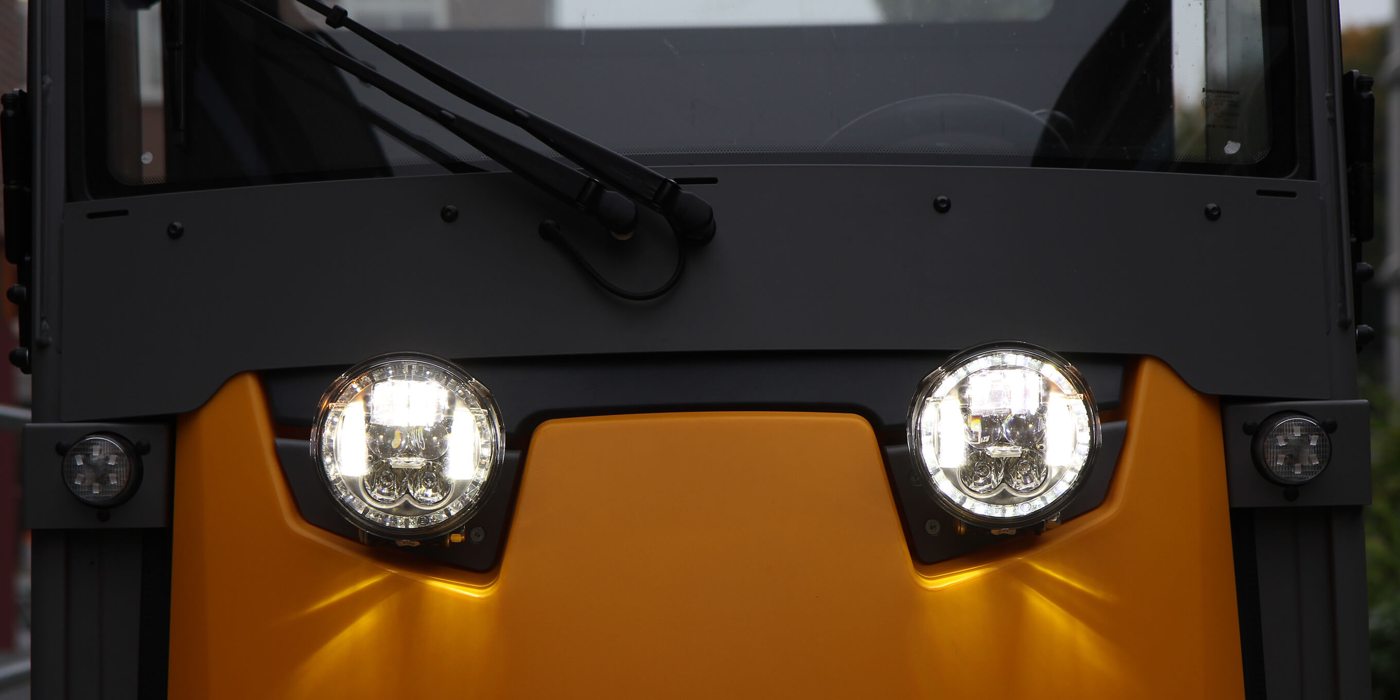 Main headlights – from simple to all-rounder